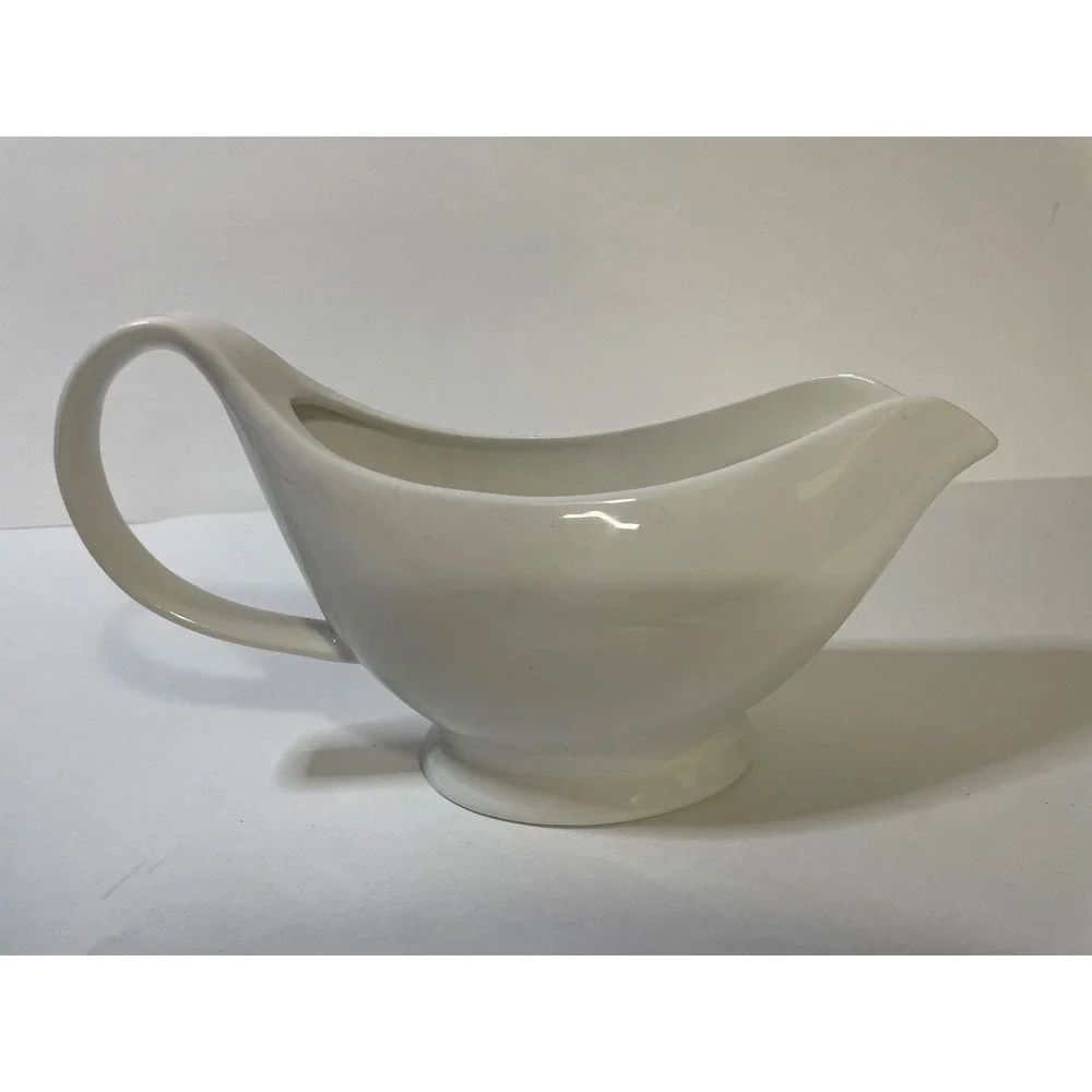 10 Strawberry Street Gravy Boat Unisex OS White Excellent Ceramic Sauce Pitcher